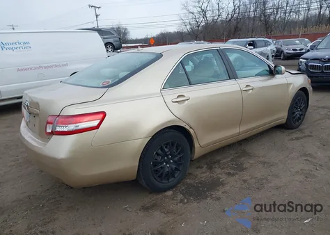 2010 Toyota Camry Base z USA, uszkodzony, nr VIN 4T1BF3EK3AU045264